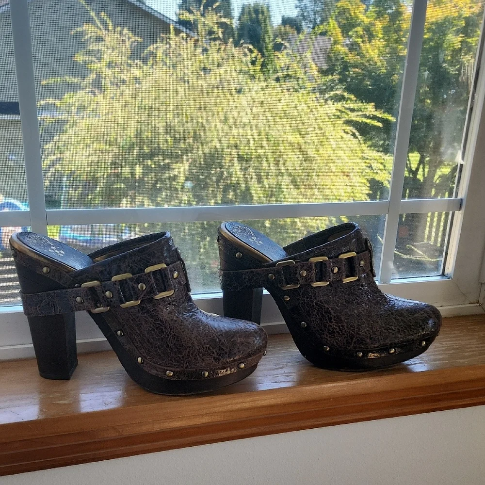 Vince Camuto Black Brown Crackle Leather Studded Platform Mules Grunge Y2K - Picture 9 of 16
